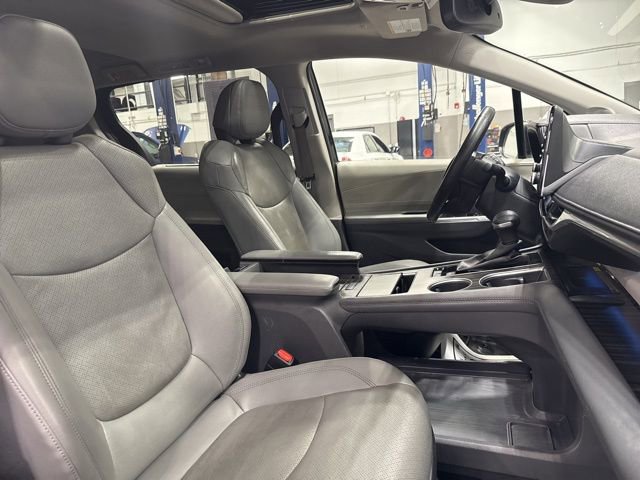 Used 2024 Toyota Sienna Limited AWD/4WD image 27