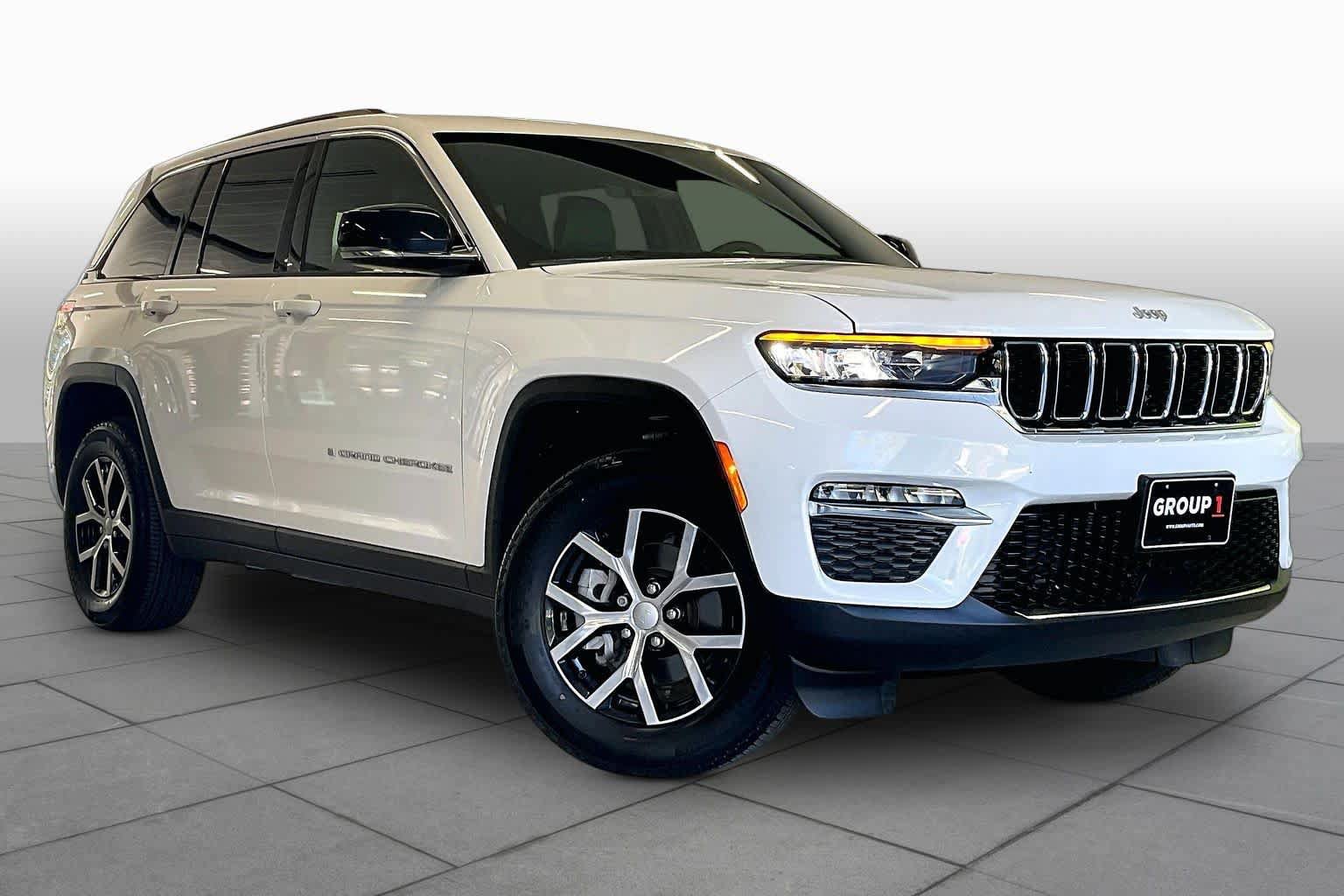 Used 2025 Jeep Grand Cherokee Limited AWD/4WD image 2