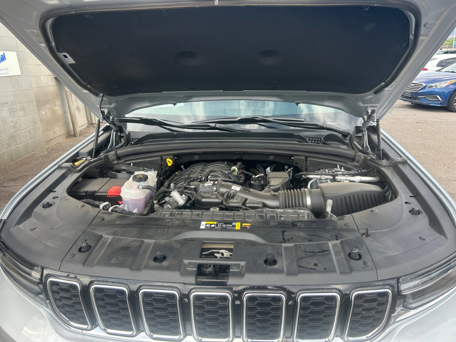 Used 2025 Jeep Grand Cherokee L Limited AWD/4WD image 35