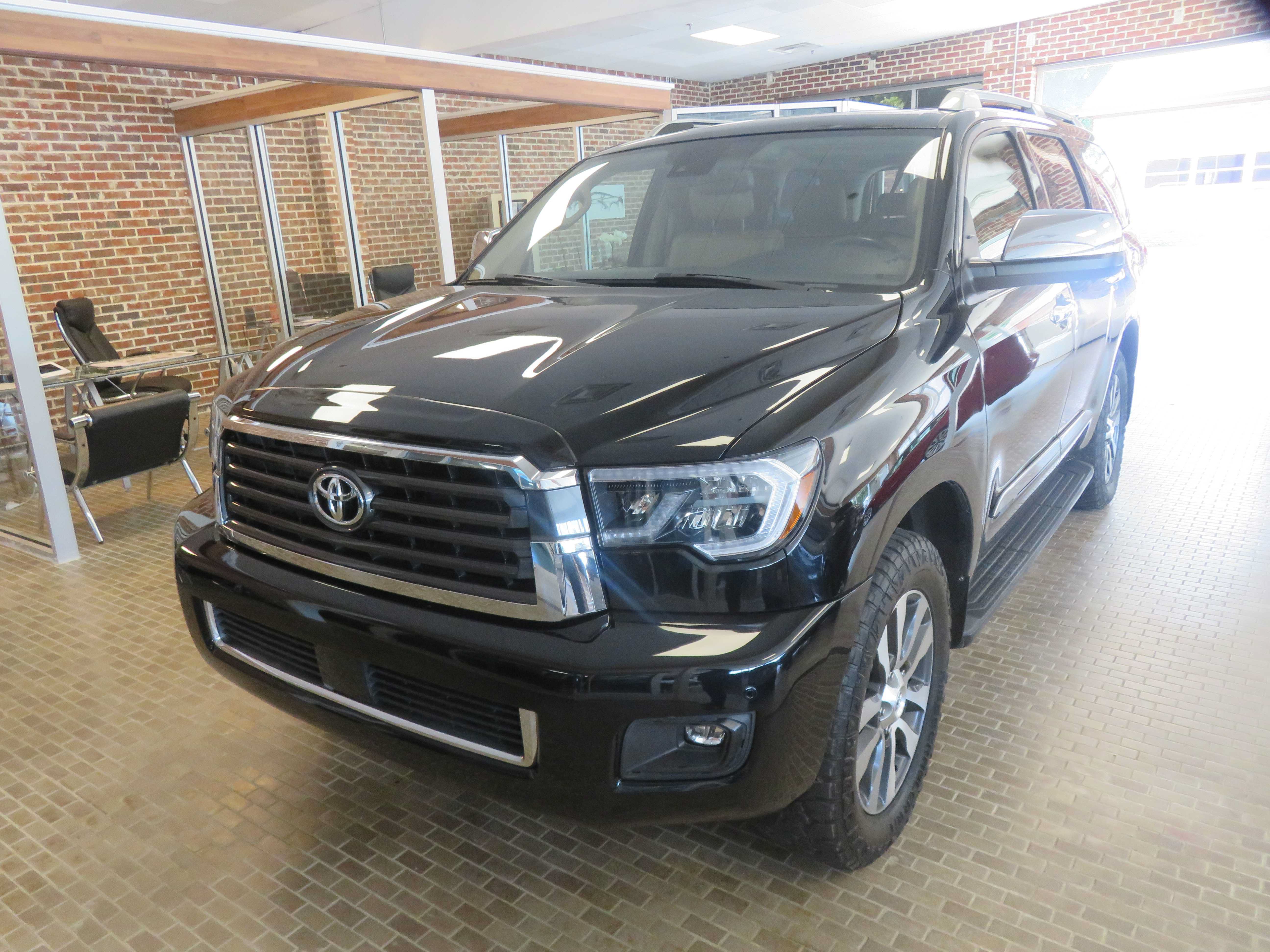 Used 2018 Toyota Sequoia Limited w/ Safety & Convenience Package AWD/4WD image 94