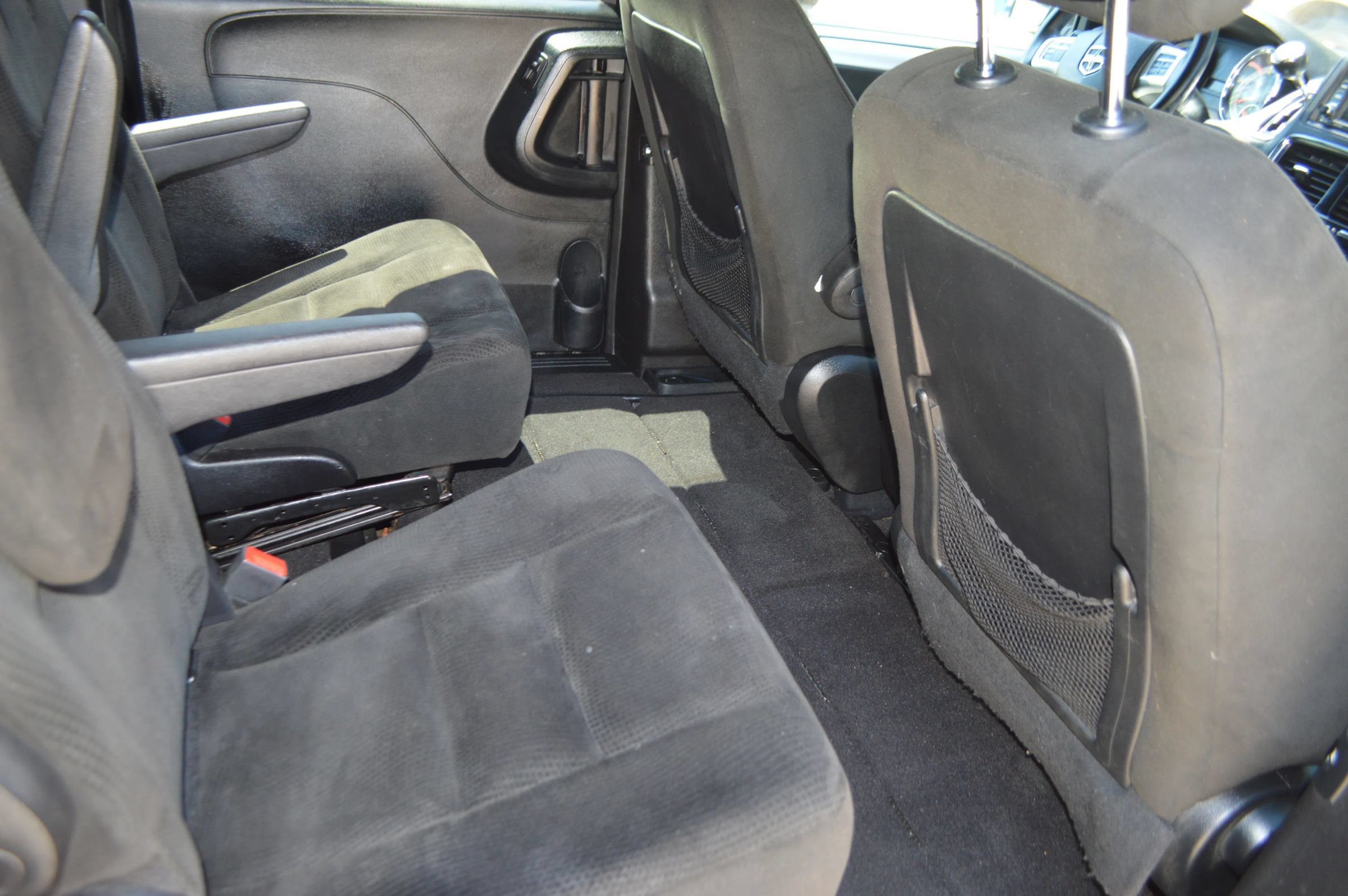 Used 2016 Dodge Grand Caravan SXT w/ UConnect Hands-Free Group FWD image 23