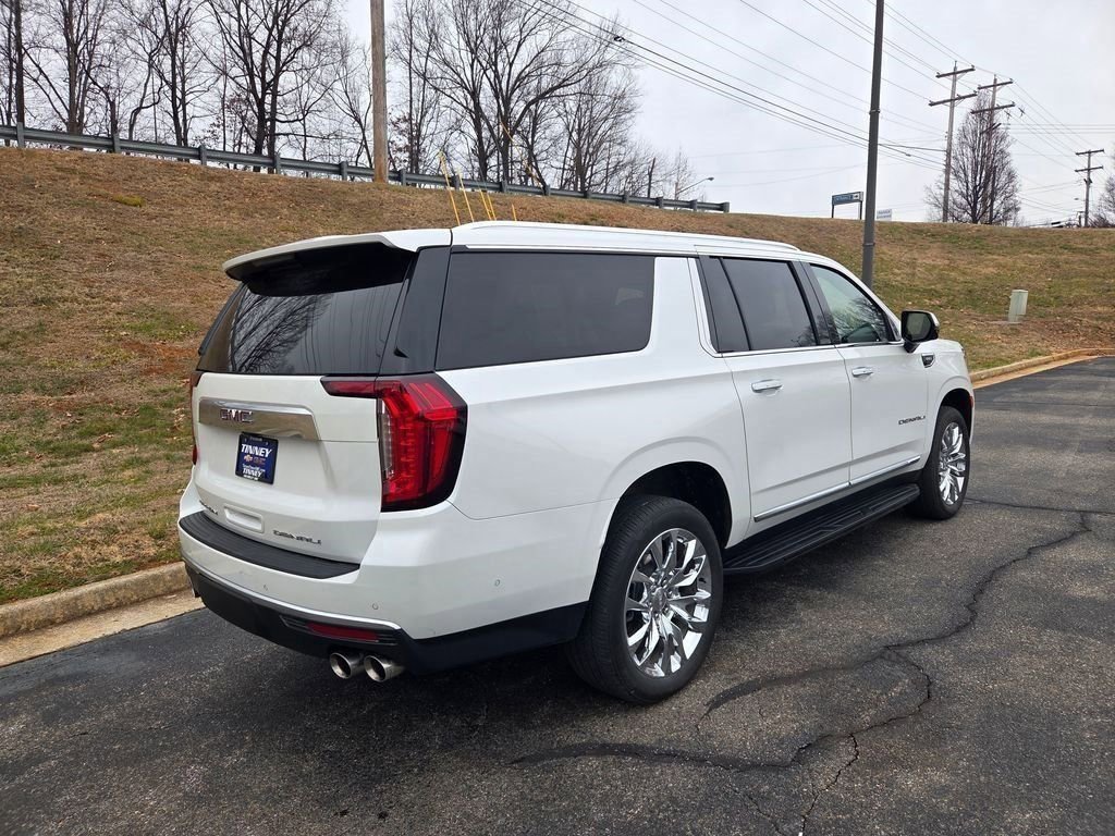 Used 2024 GMC Yukon XL Denali w/ Advanced Technology Package image 3