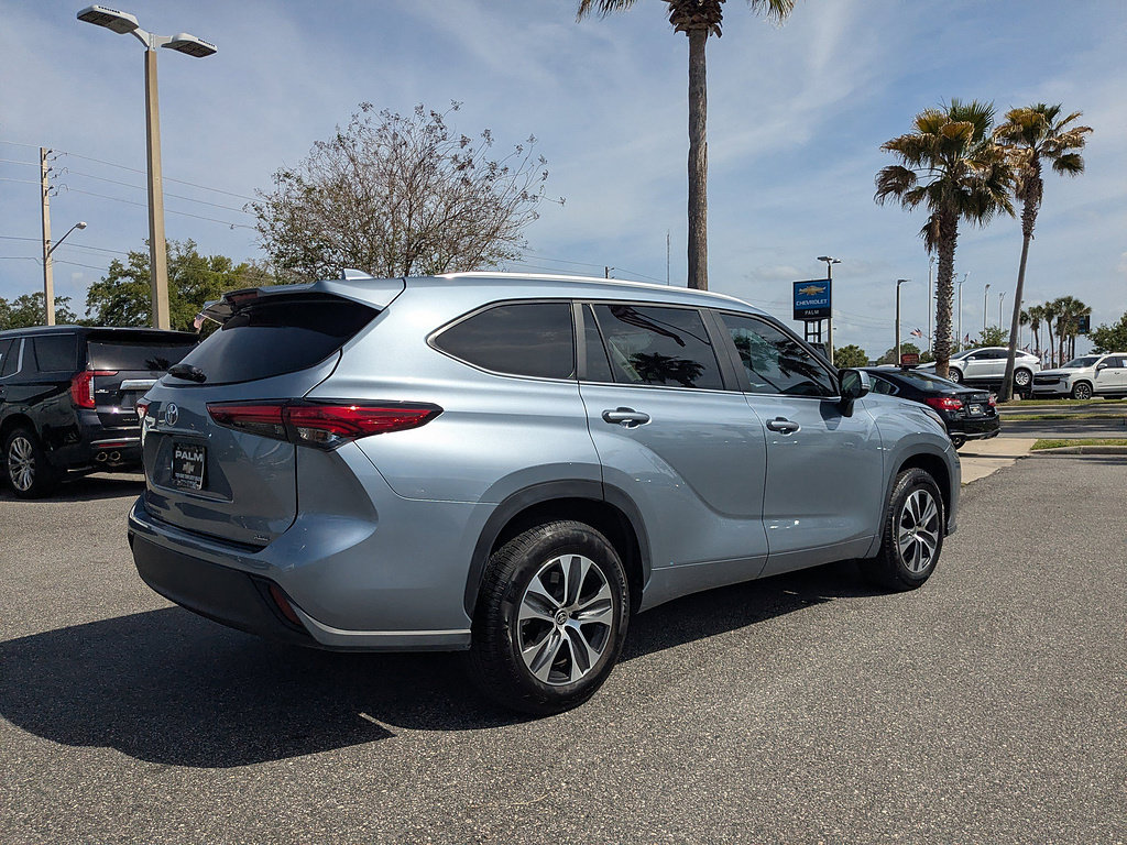 Used 2023 Toyota Highlander XLE FWD image 18