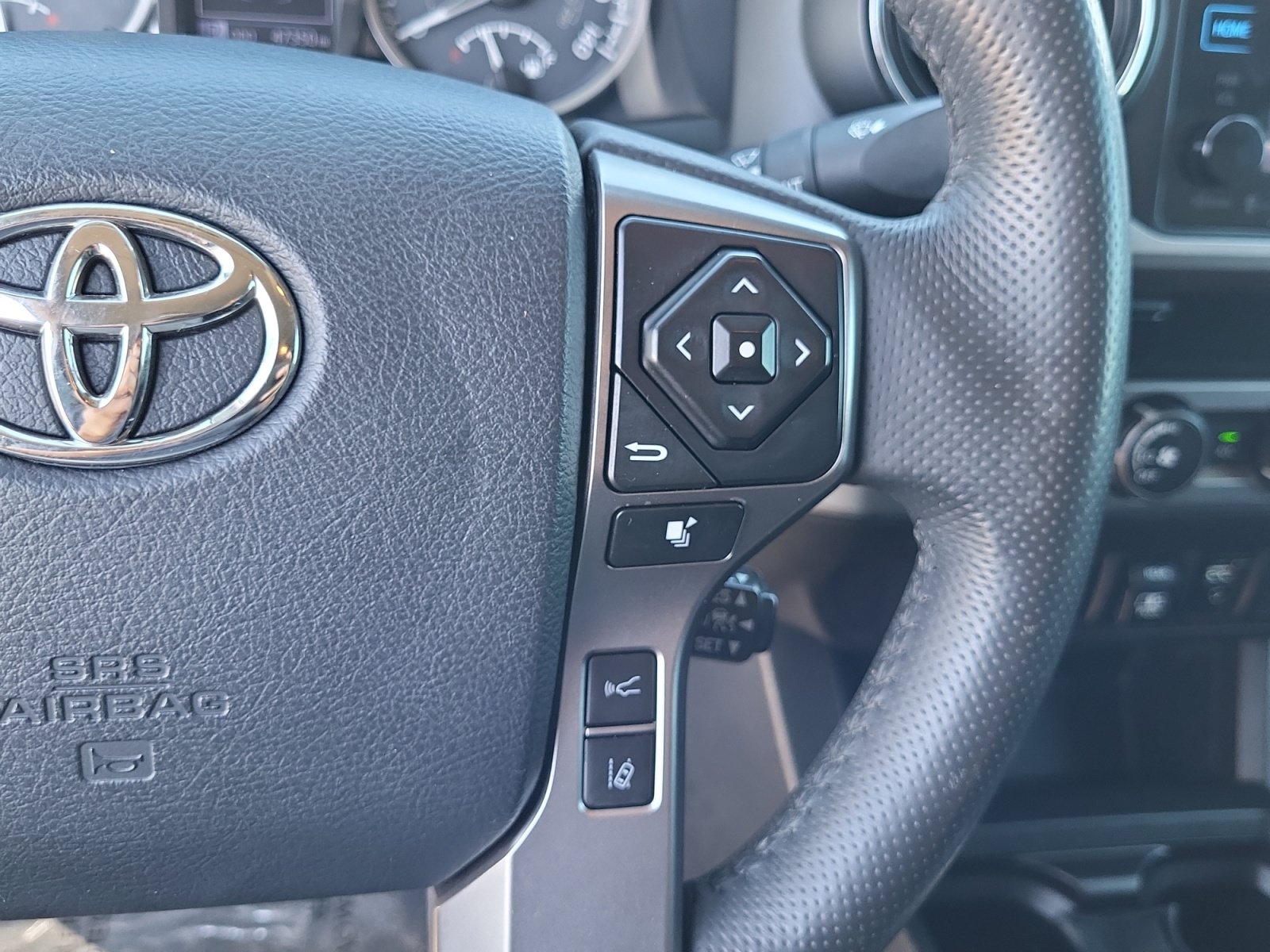 Used 2019 Toyota Tacoma SR5 RWD image 12