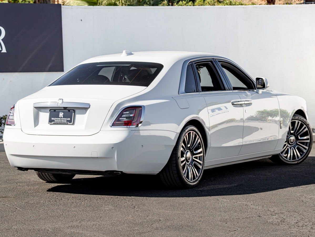 Used 2024 Rolls-Royce Ghost image 2
