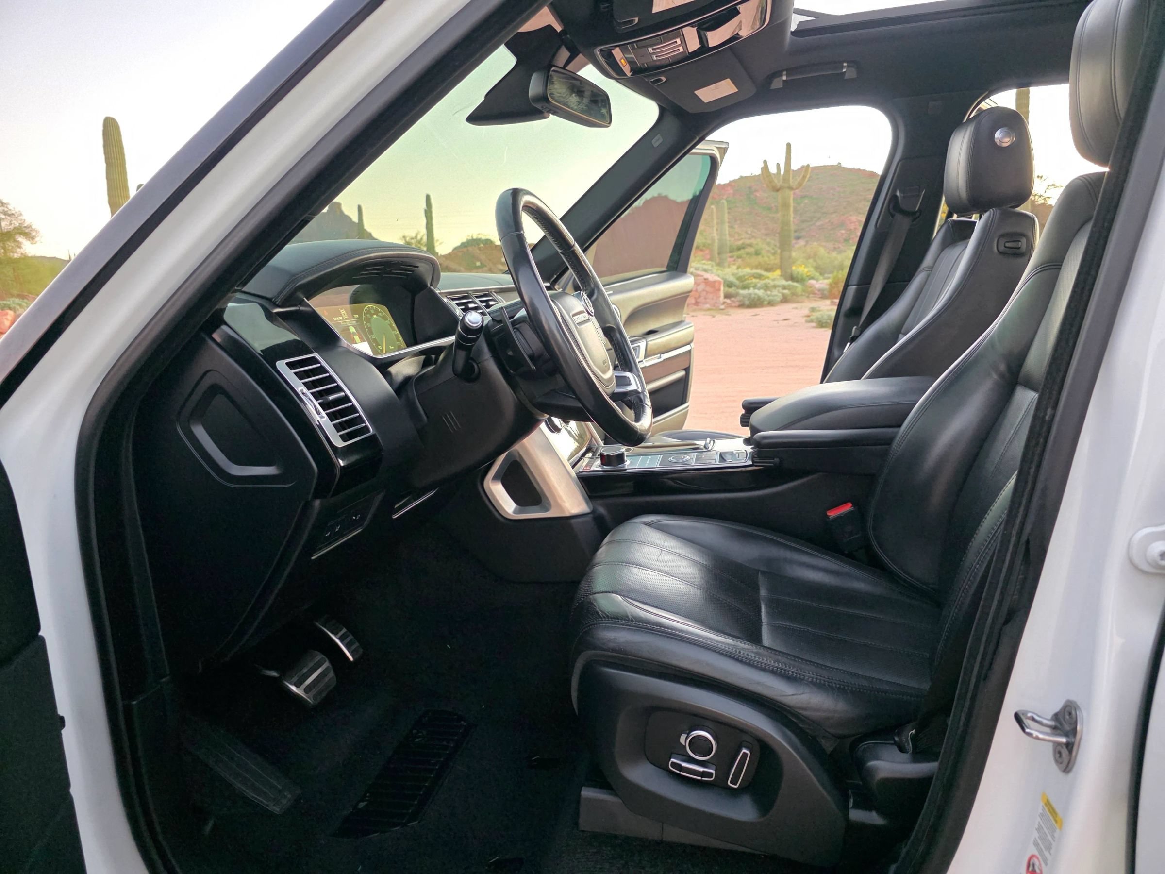 Used 2016 Land Rover Range Rover Supercharged AWD/4WD image 9