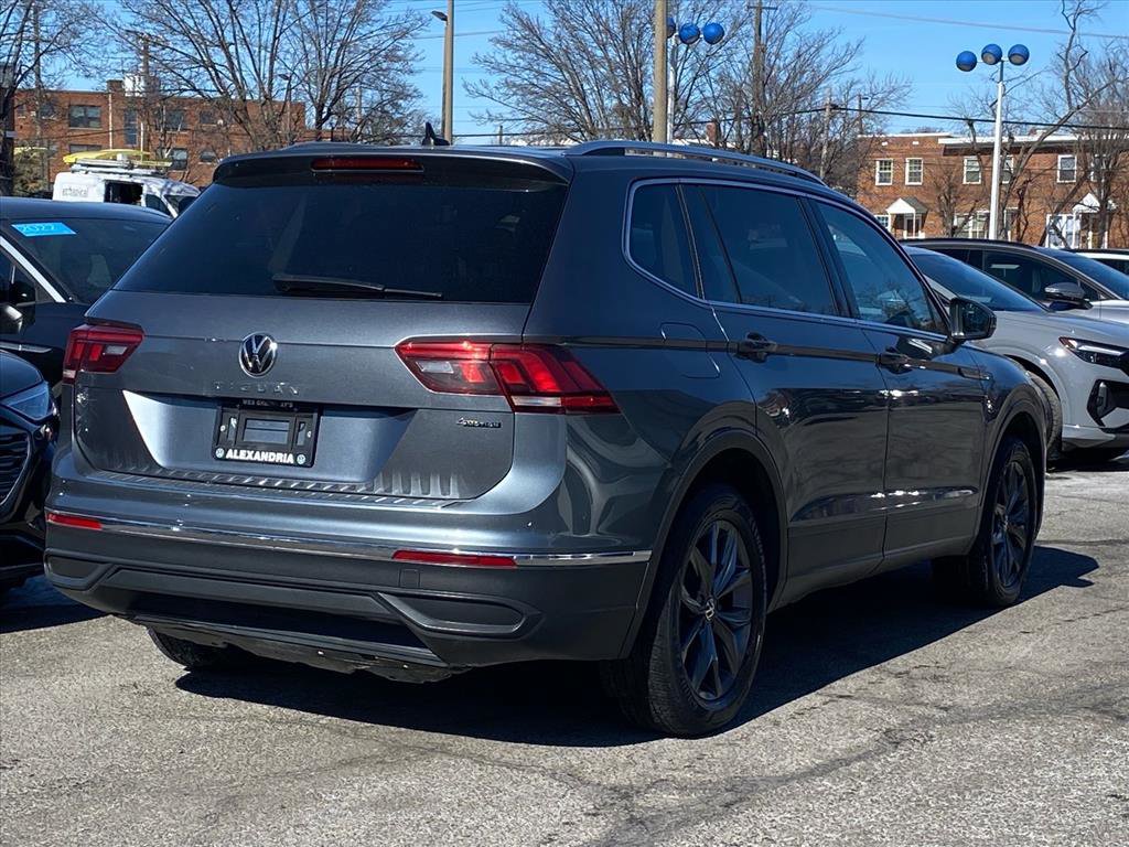 Used 2022 Volkswagen Tiguan SE w/ Panoramic Sunroof Package image 3