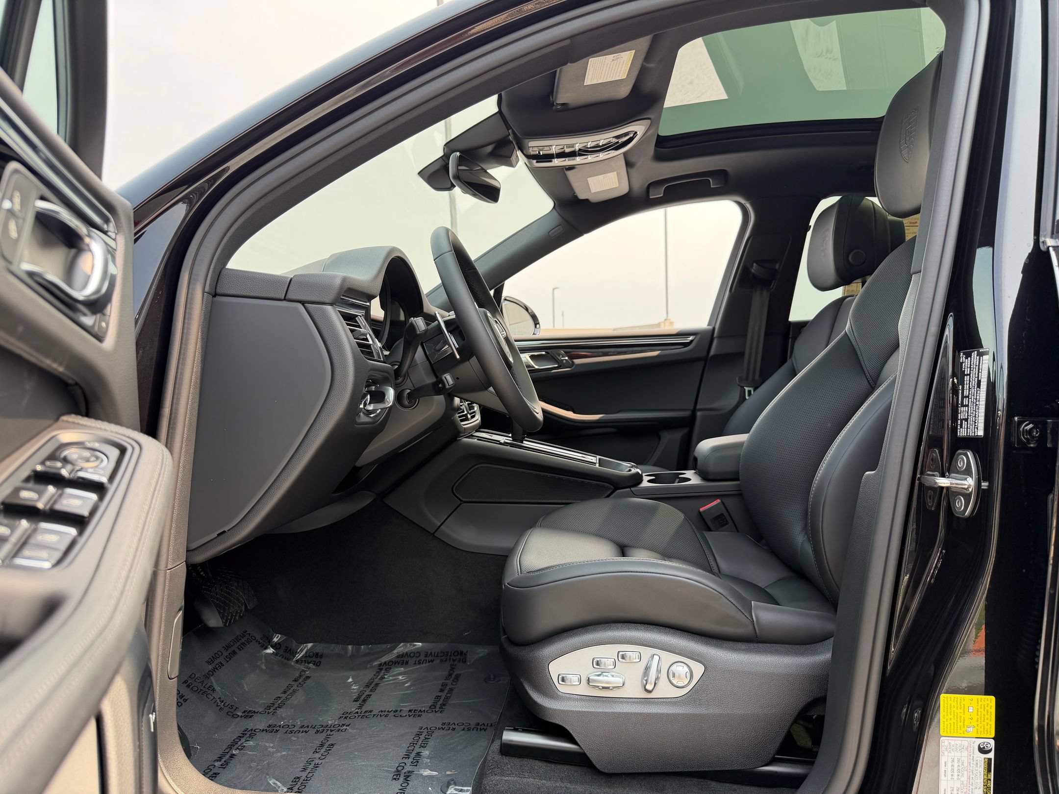 Used 2026 Porsche Macan AWD/4WD image 27