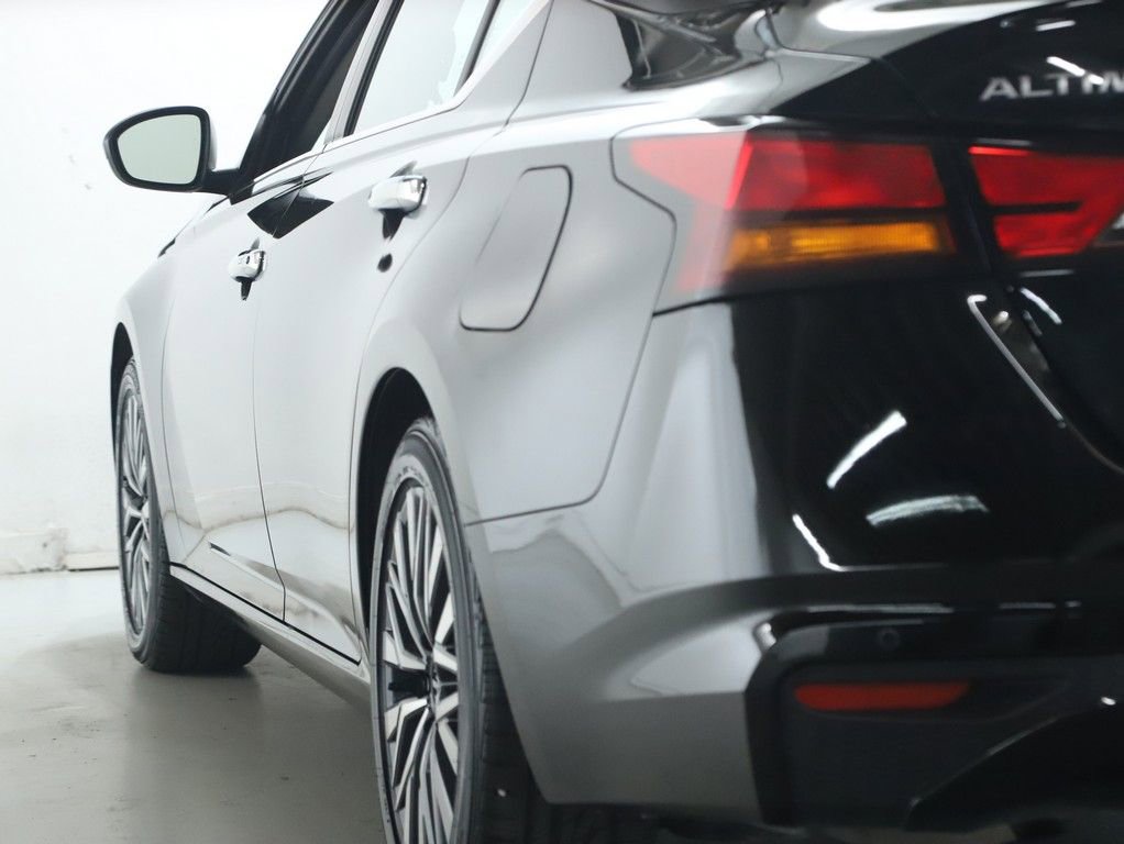 Used 2025 Nissan Altima 2.5 SV FWD image 40