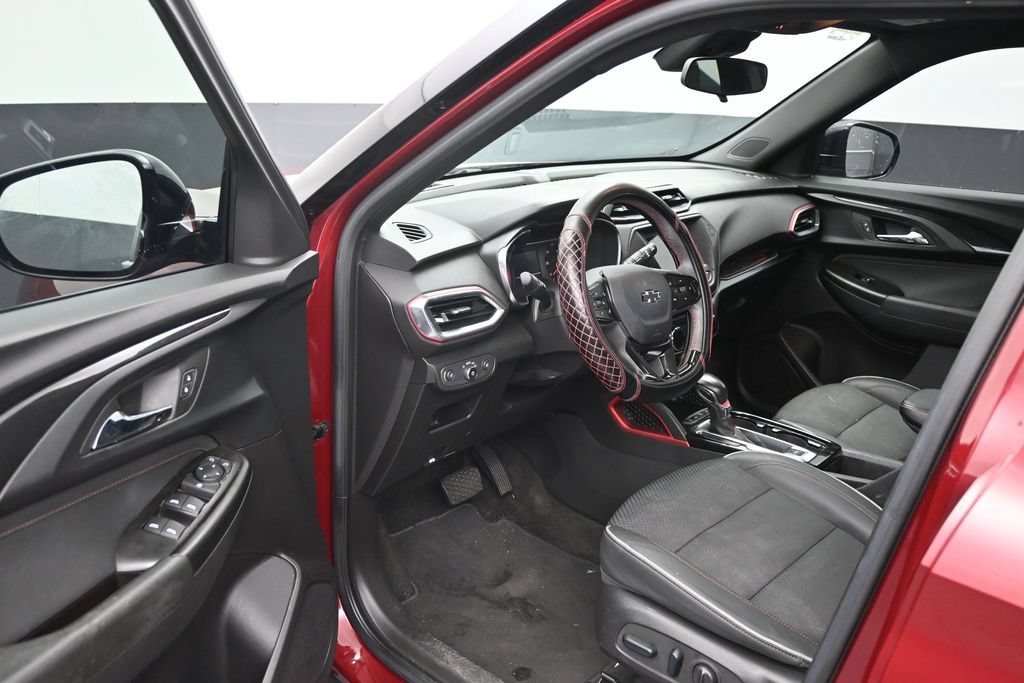 Used 2022 Chevrolet TrailBlazer RS w/ Technology Package FWD image 10