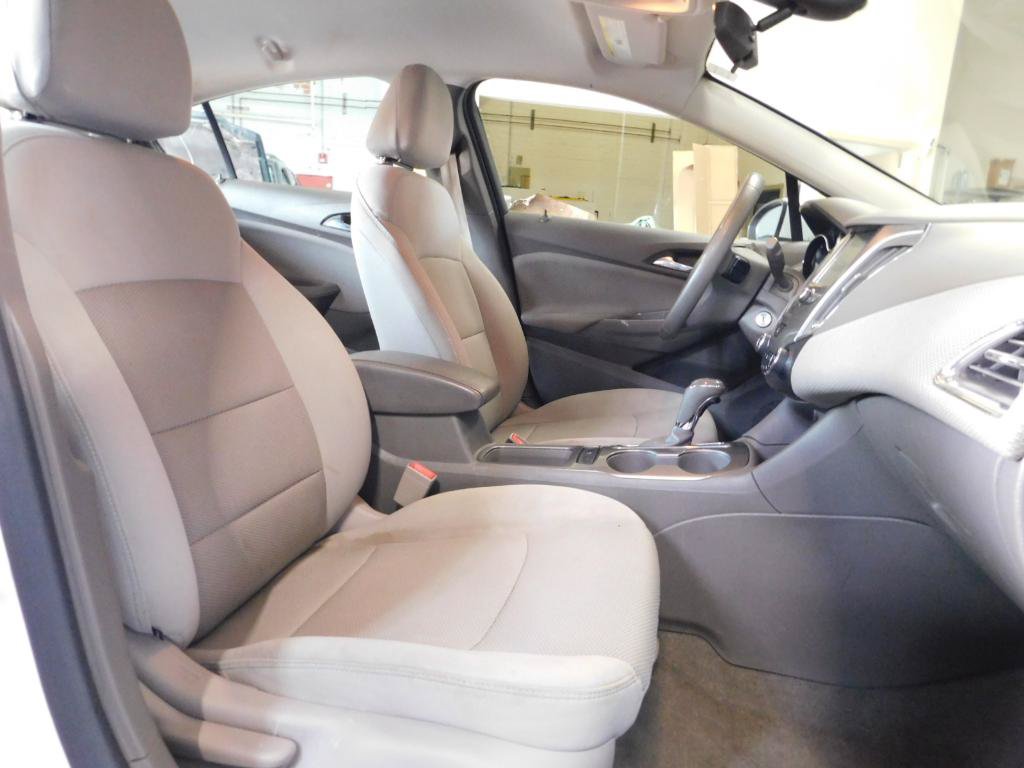 Used 2017 Chevrolet Cruze LT FWD image 16
