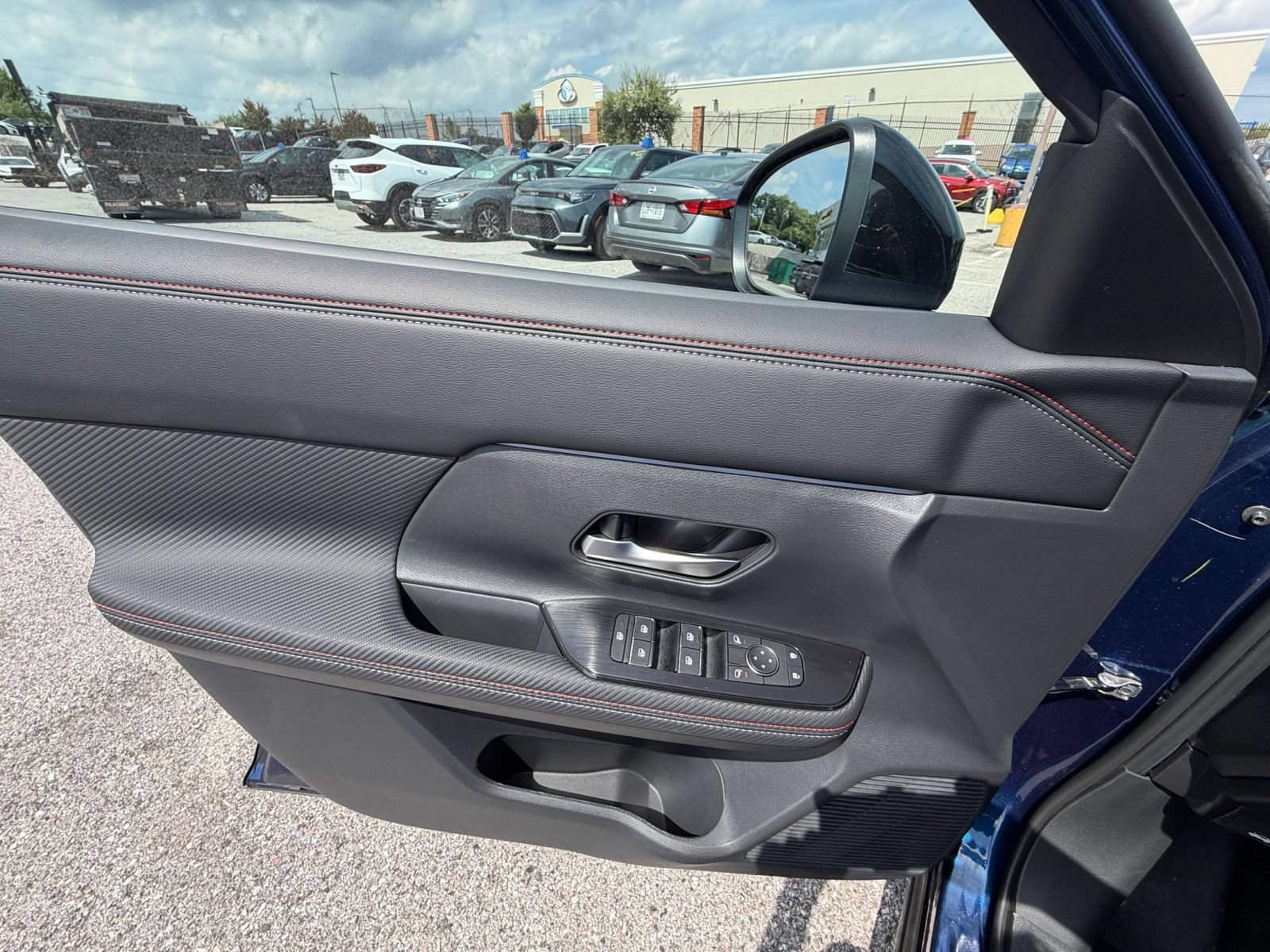 Used 2026 Nissan Kicks SR AWD/4WD image 15