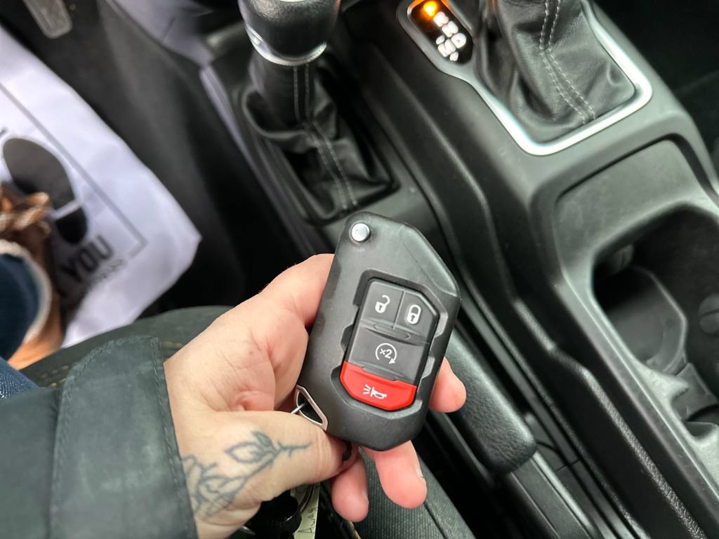 Used 2024 Jeep Wrangler Unlimited AWD/4WD image 23