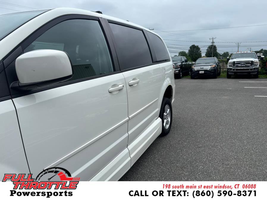 Used 2012 Dodge Grand Caravan SXT image 5