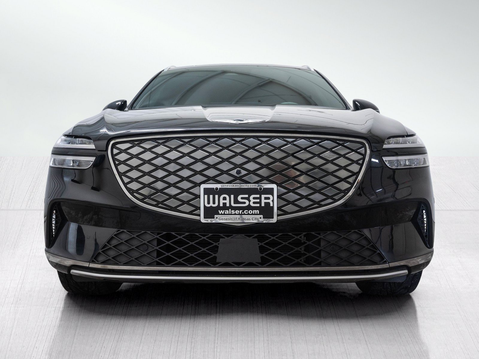 Used 2023 Genesis Electrified GV70 w/ Prestige Package AWD/4WD image 2