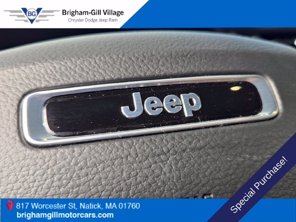 Used 2025 Jeep Grand Cherokee Altitude AWD/4WD image 17