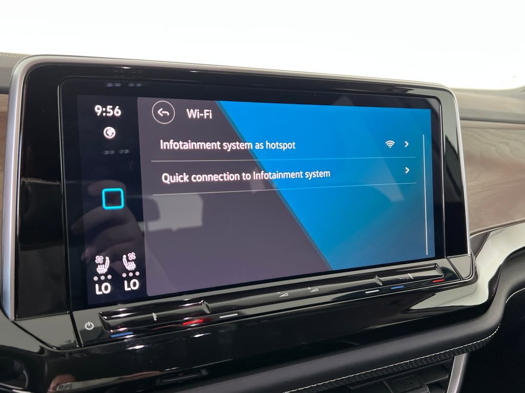 Used 2025 Volkswagen Atlas SE image 34