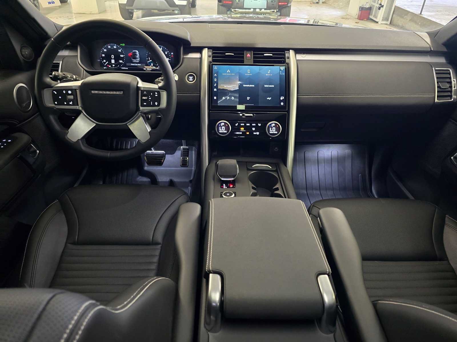 Used 2025 Land Rover Discovery Dynamic SE AWD/4WD image 20