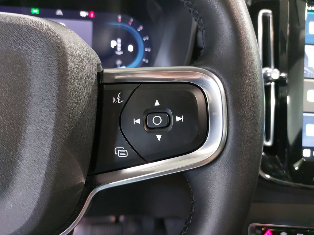 Used 2024 Volvo XC40 B5 Plus w/ Climate Package image 18