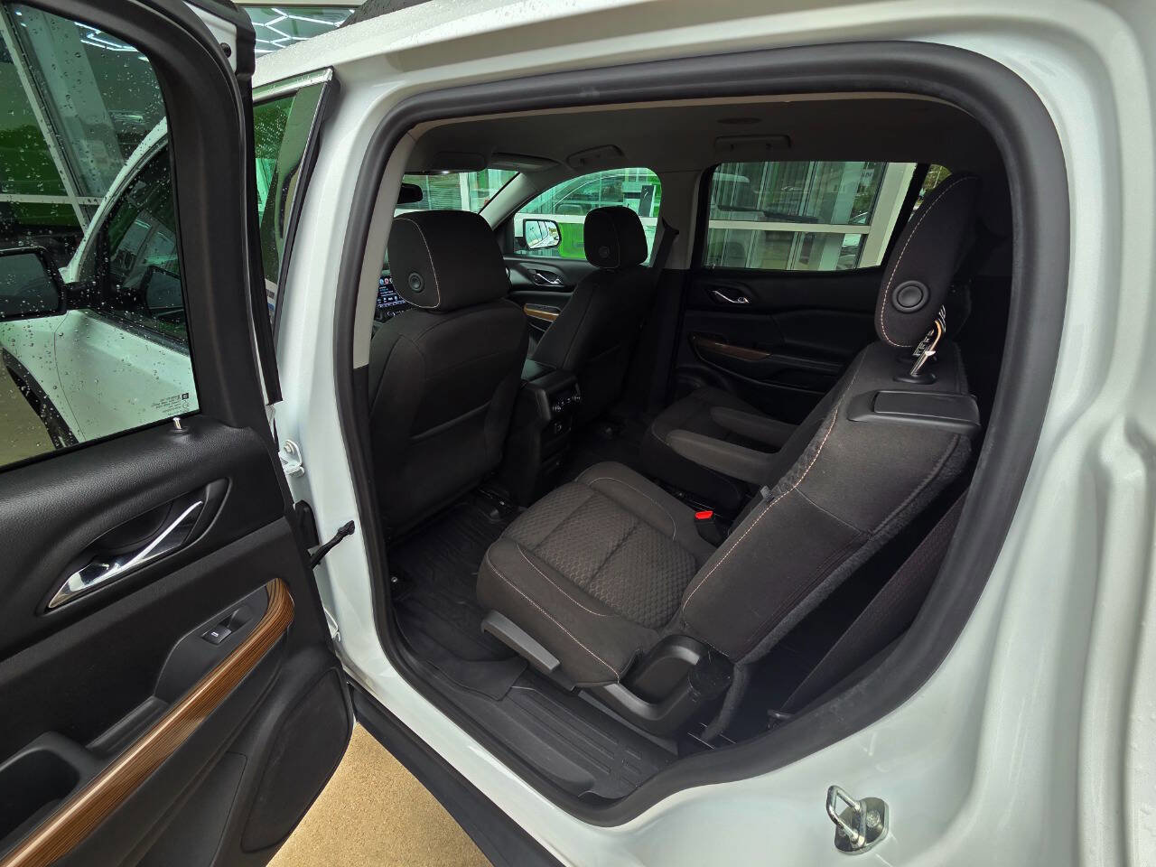 Used 2018 GMC Acadia SLE w/ LPO, Floor Liner Package image 14