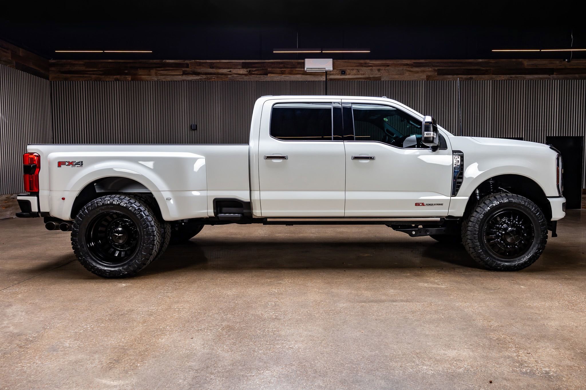 Used 2024 Ford F350 Platinum image 11