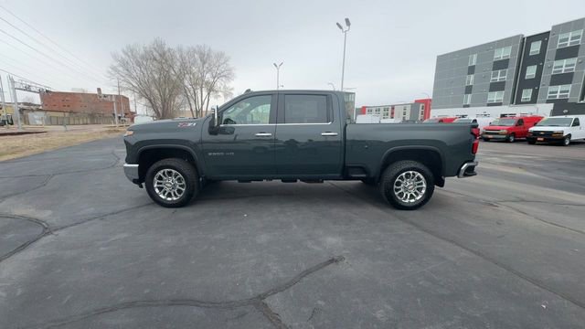Used 2025 Chevrolet Silverado 2500 LTZ w/ LTZ Plus Package image 5