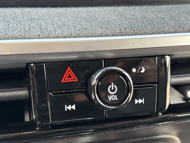 Used 2025 Nissan Kicks SV AWD/4WD image 17