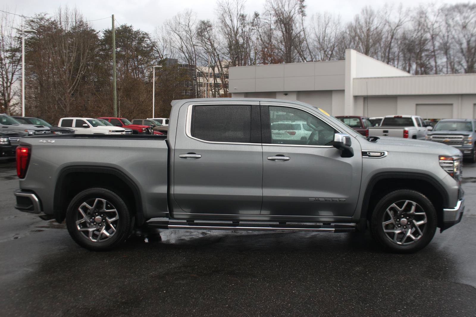 Used 2023 GMC Sierra 1500 SLT image 9