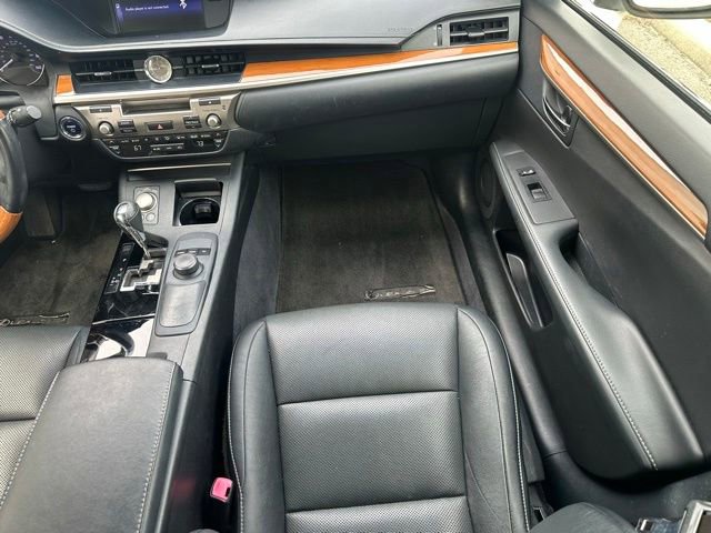 Used 2015 Lexus ES 300h w/ Premium Package w/Bamboo Trim FWD image 12