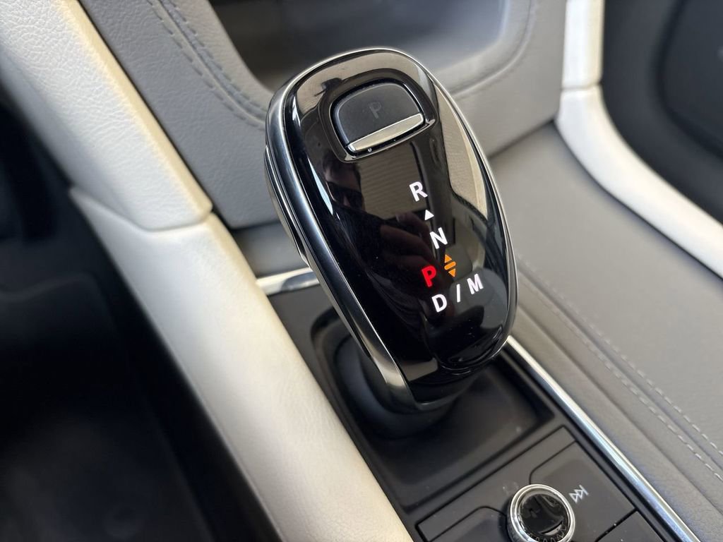 Certified 2025 Cadillac XT6 Premium Luxury AWD/4WD image 16