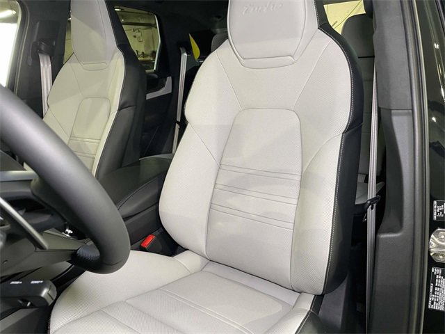 New 2026 Porsche Cayenne Turbo image 5