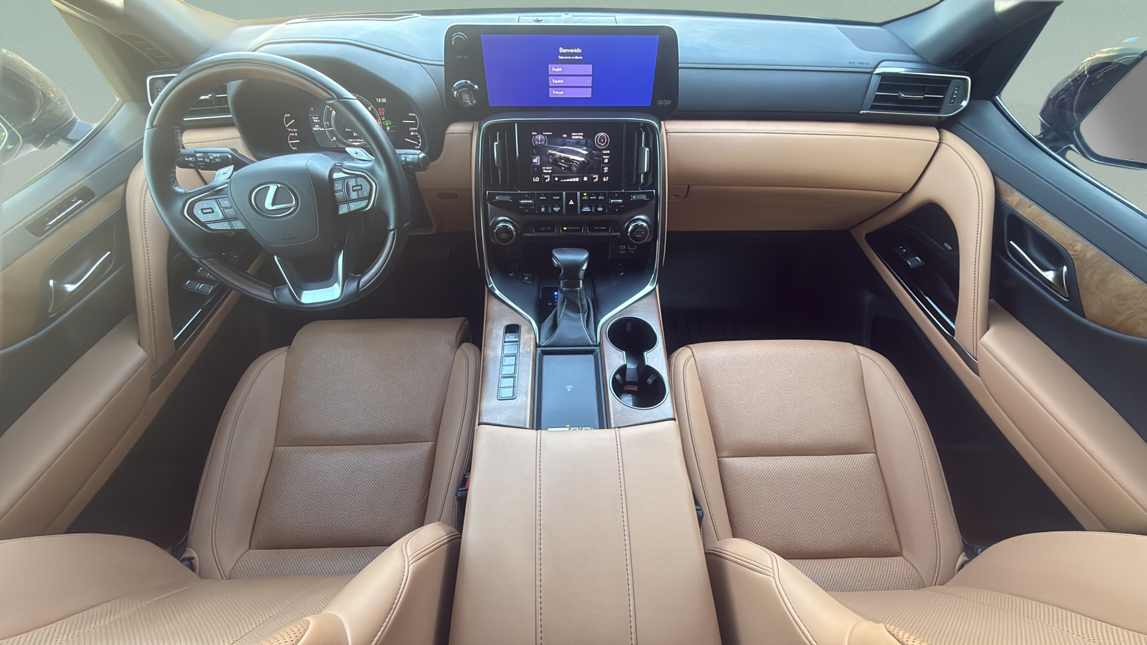 Used 2024 Lexus LX 600 4WD w/ Luxury Package image 15