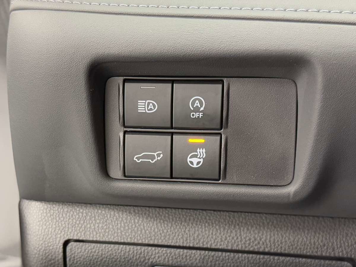 Used 2024 Toyota Highlander XLE image 21