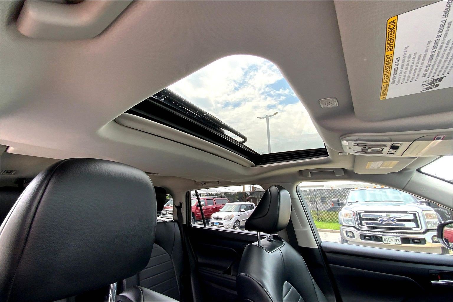Used 2023 Toyota Highlander XLE AWD/4WD image 27