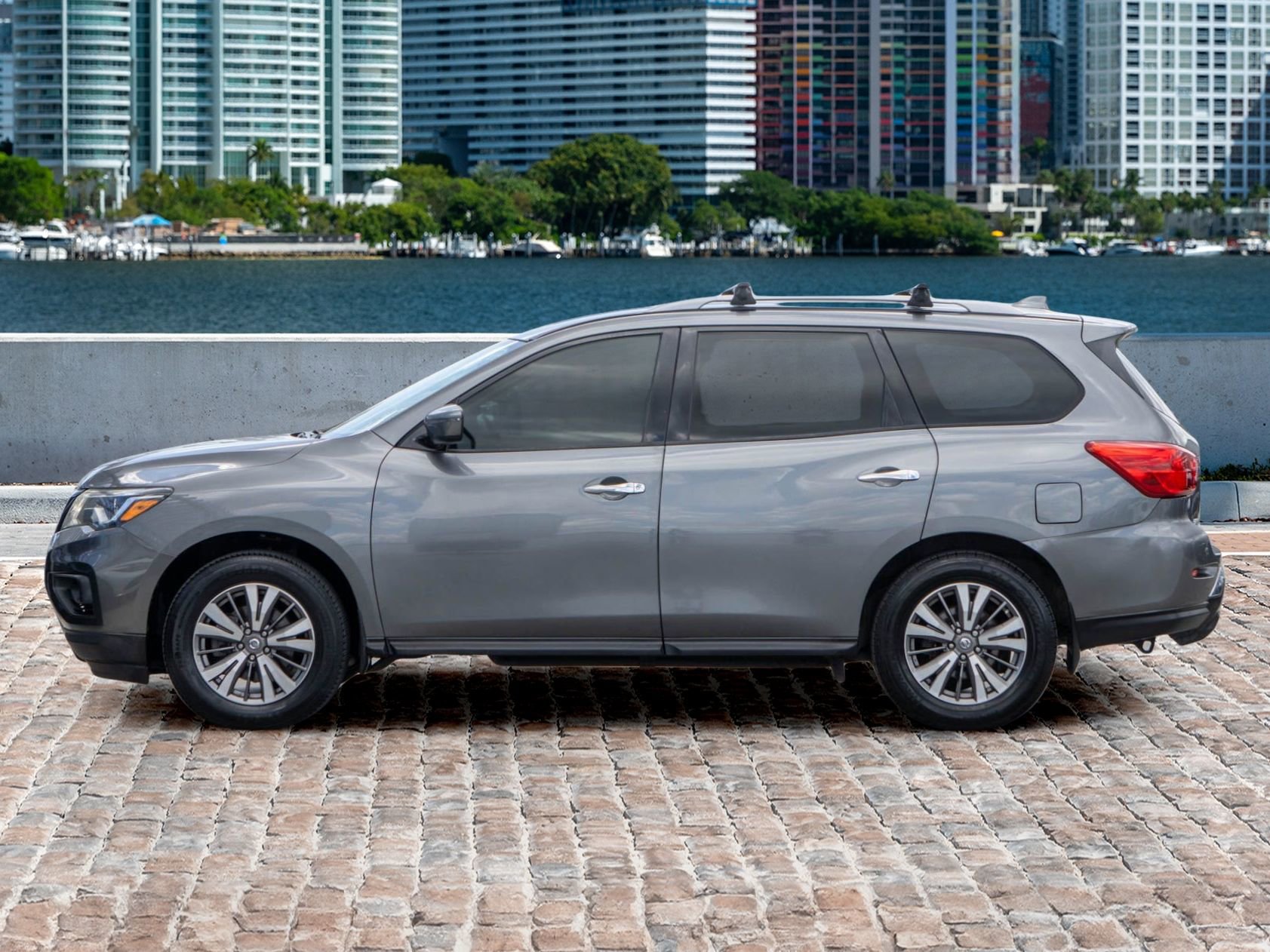 Used 2019 Nissan Pathfinder S image 8