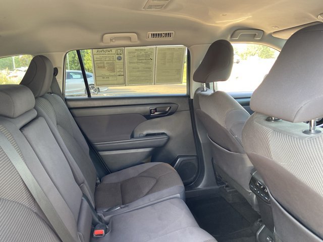 Used 2023 Toyota Highlander LE AWD/4WD image 21