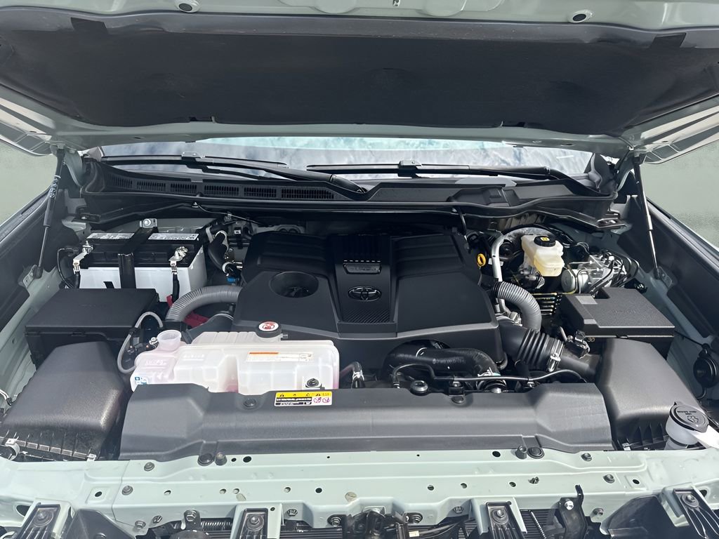 Used 2025 Toyota Tundra Limited AWD/4WD image 33