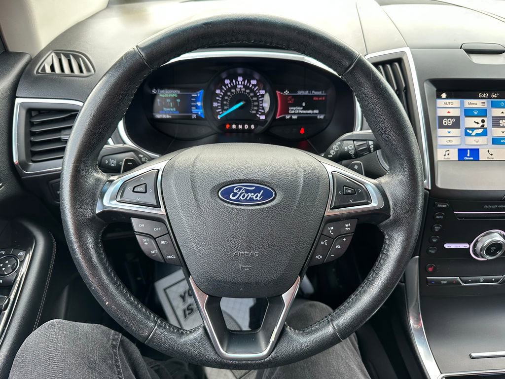 Used 2019 Ford Edge Titanium AWD/4WD image 2