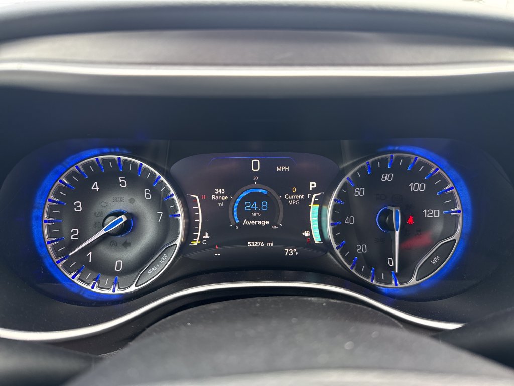 Used 2024 Chrysler Pacifica Touring-L FWD image 11