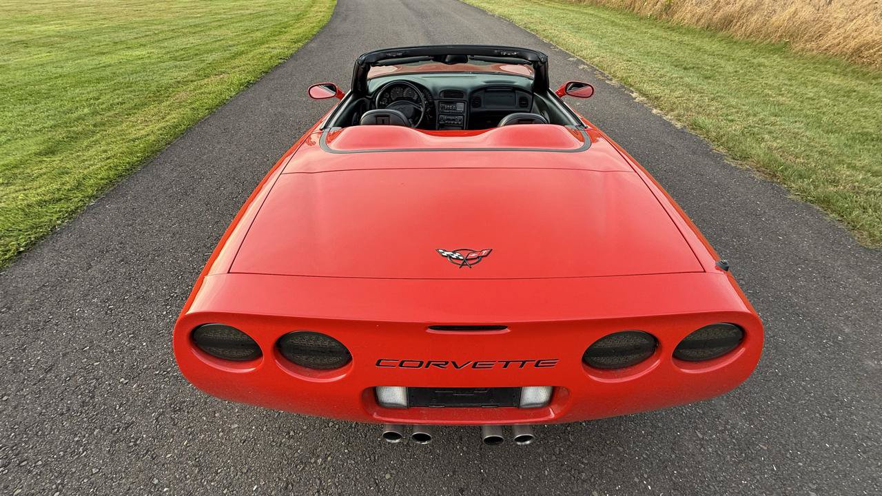Used 2001 Chevrolet Corvette Convertible w/ Preferred Equipment Group1 RWD image 7