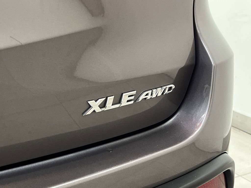 Used 2019 Toyota Highlander XLE image 30