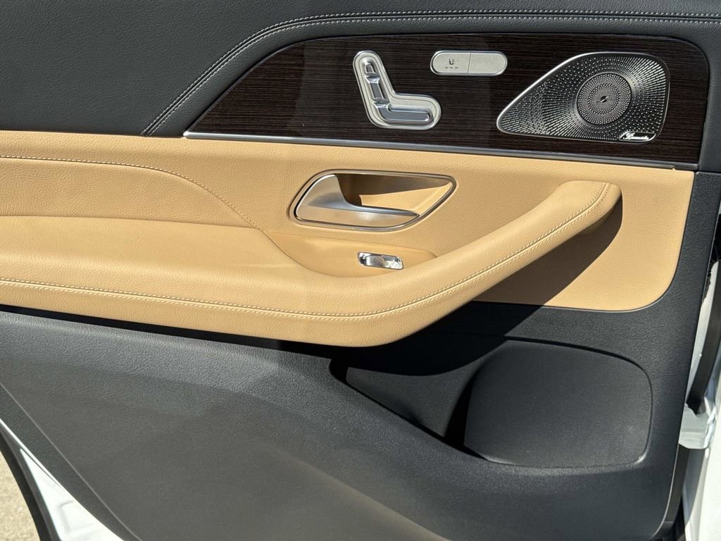 New 2026 Mercedes-Benz GLS 580 4MATIC image 12