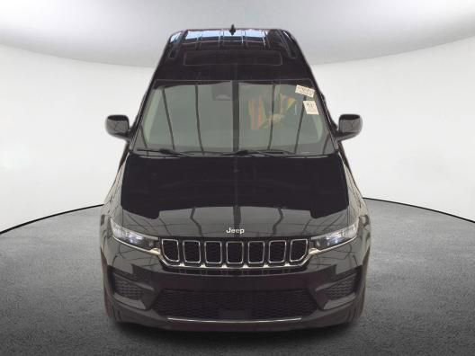 Used 2023 Jeep Grand Cherokee Laredo w/ Trailer Tow Prep Group (B) AWD/4WD image 2