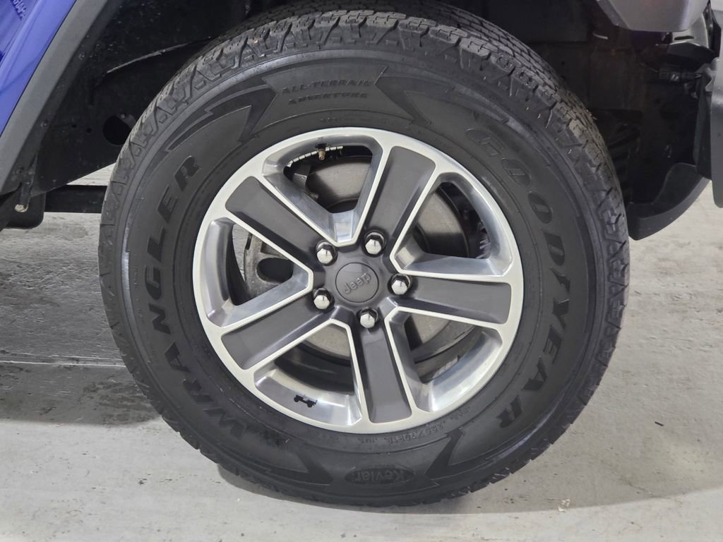 Used 2018 Jeep Wrangler Unlimited Sahara w/ Dual Top Group image 11