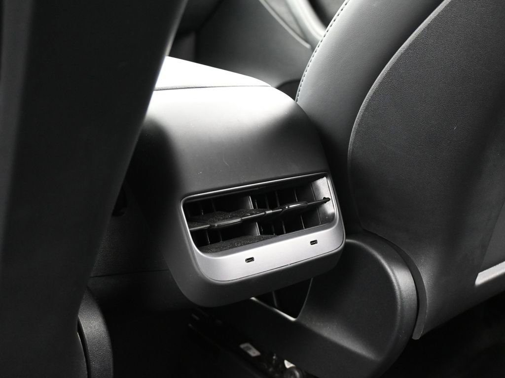 Used 2022 Tesla Model Y Performance image 29