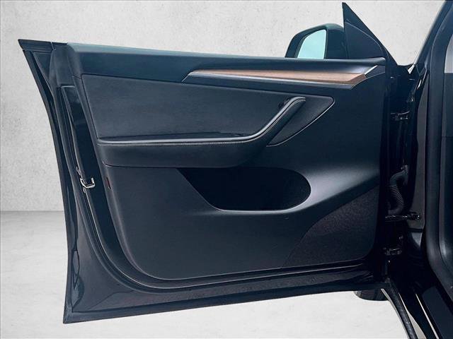 Used 2024 Tesla Model Y 2WD image 18