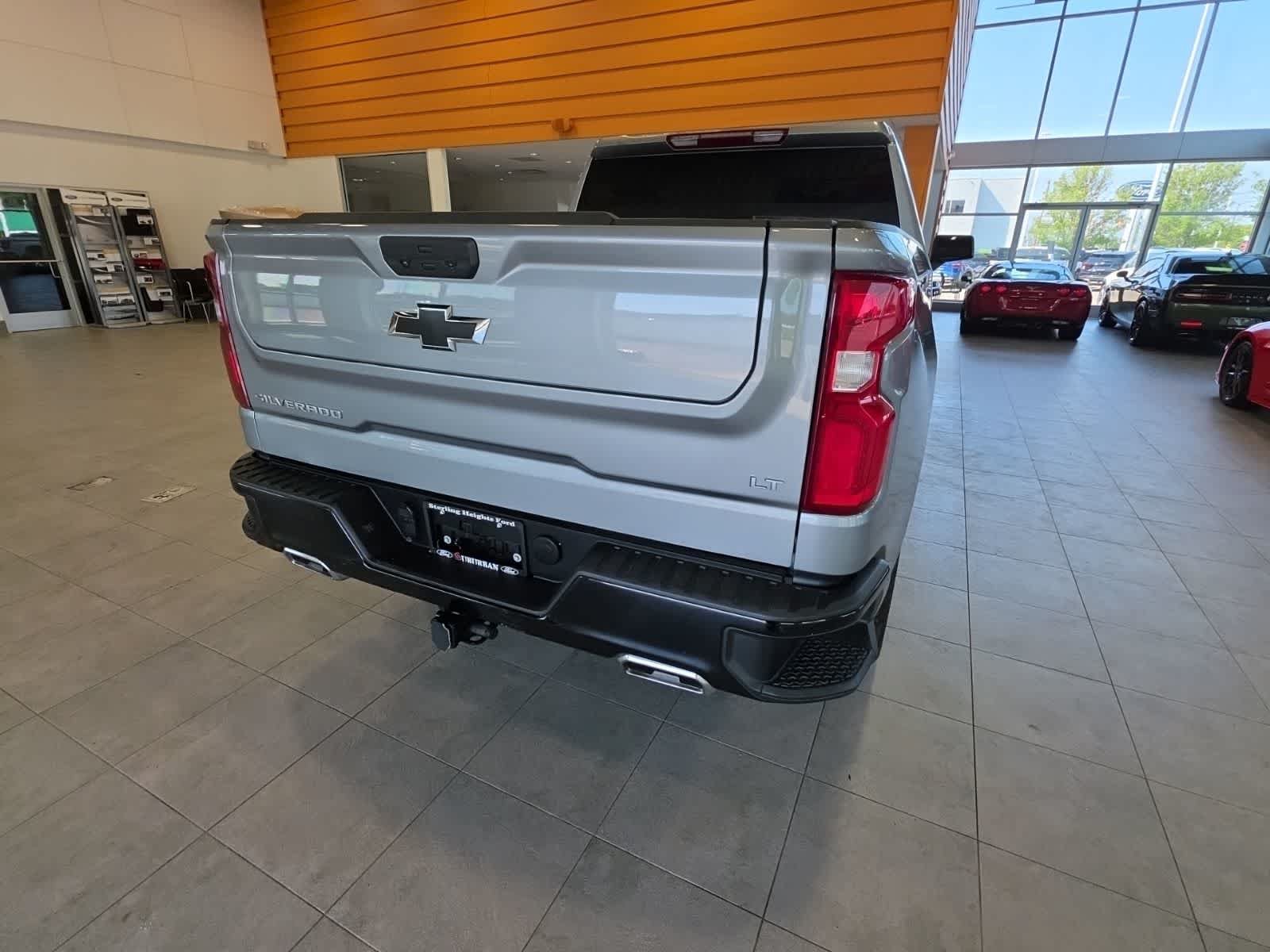 Used 2025 Chevrolet Silverado 1500 LT Trail Boss w/ LPO, Dark Essentials Package AWD/4WD image 10