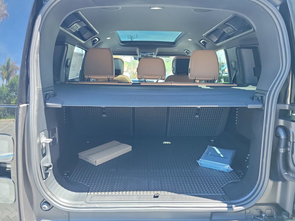 New 2026 Land Rover Defender 110 X-Dynamic SE AWD/4WD image 11