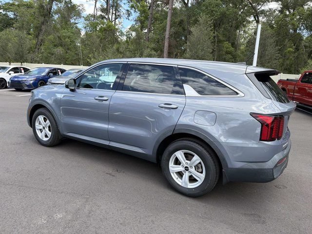 Used 2023 Kia Sorento LX FWD image 4