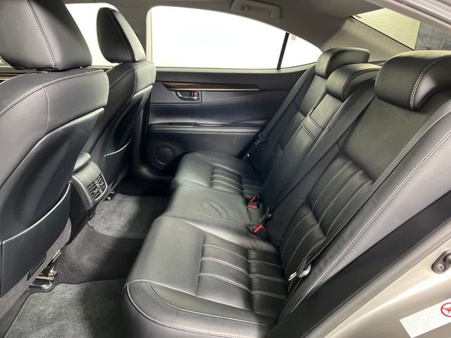 Used 2016 Lexus ES 350 w/ Luxury Package w/Wood Trim image 16